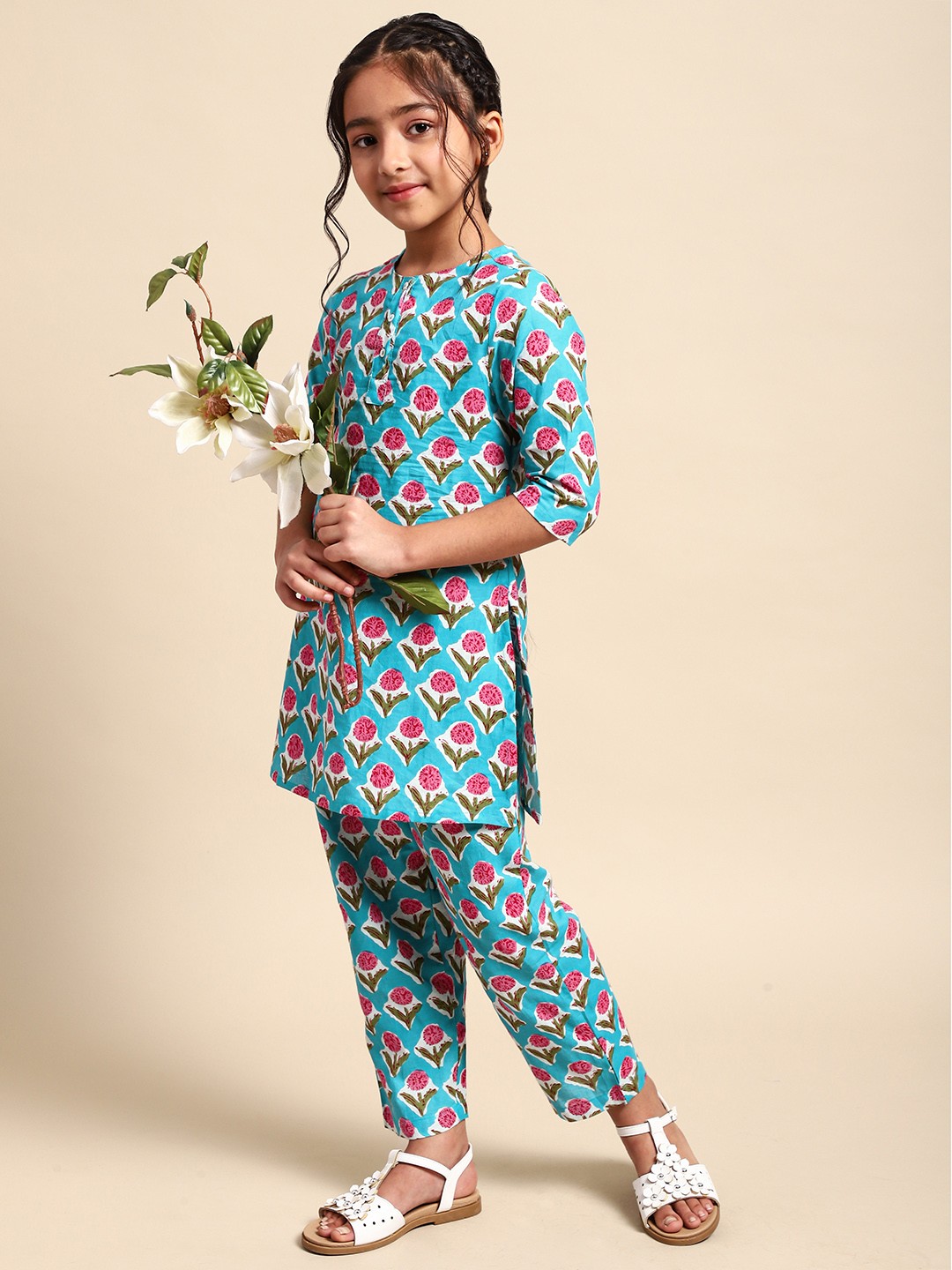 

House of Pataudi Girls Blue Floral Print Floral Rozana Kurta with Trousers