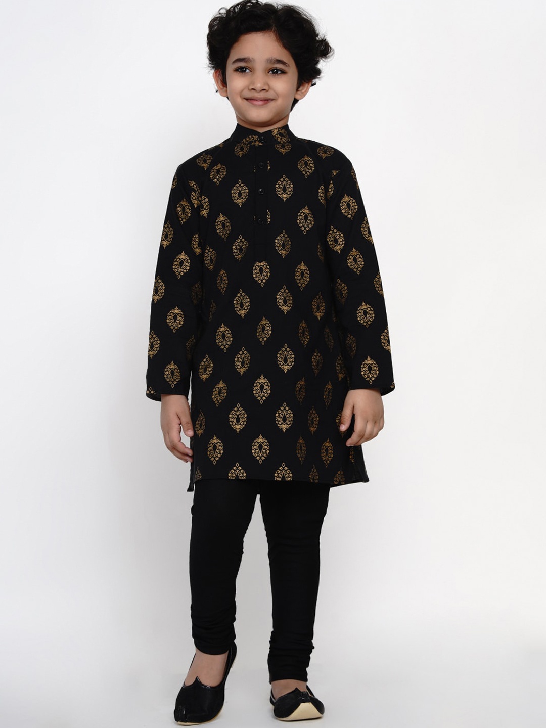 

Bittu By Bhama Boys Black Ethnic Motifs Kurta with Churidar