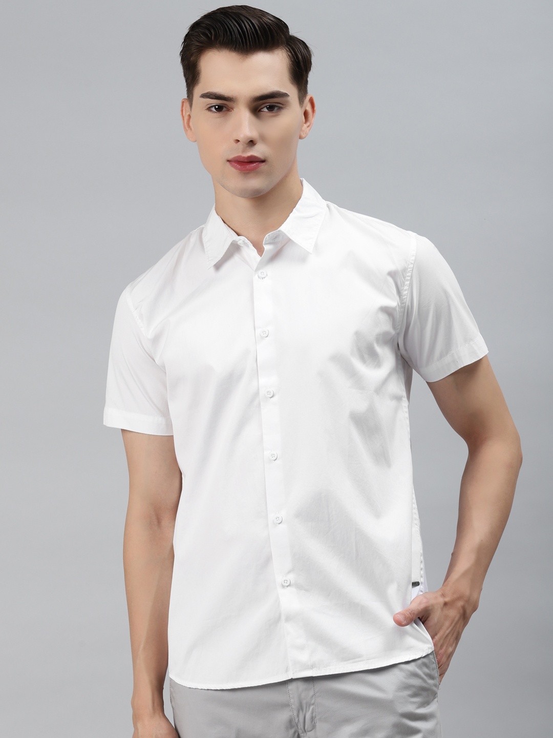 

abof Men White Pure Cotton Solid Slim Fit Casual Shirt