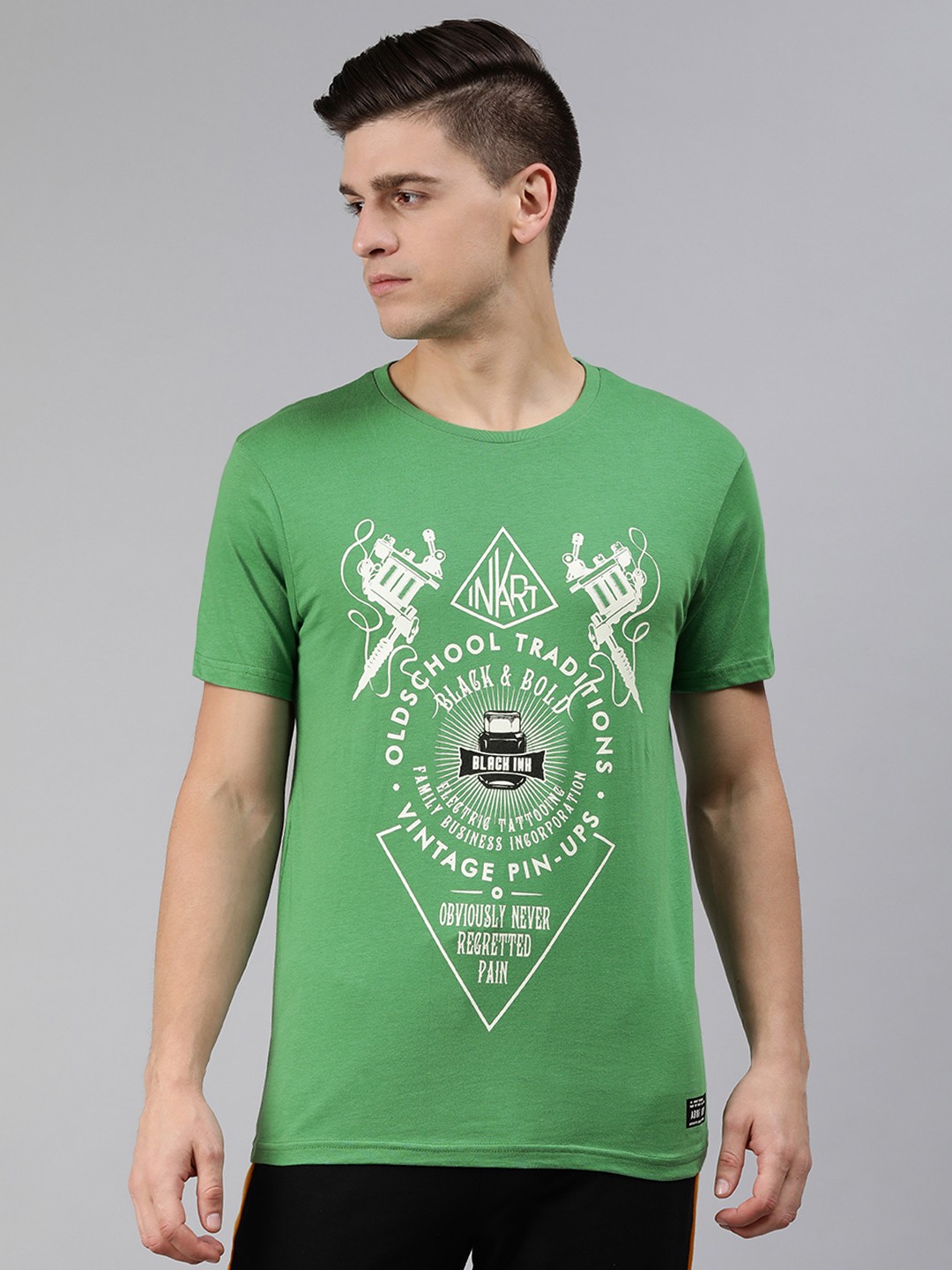 

abof Men Green Cream-Coloured Printed Slim Fit Pure Cotton T-shirt