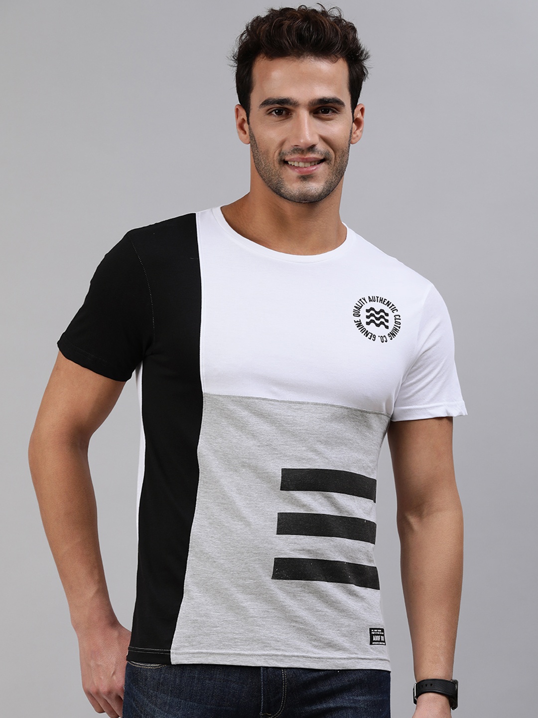

abof Men White Black Colourblocked Round Neck Pure Cotton T-shirt