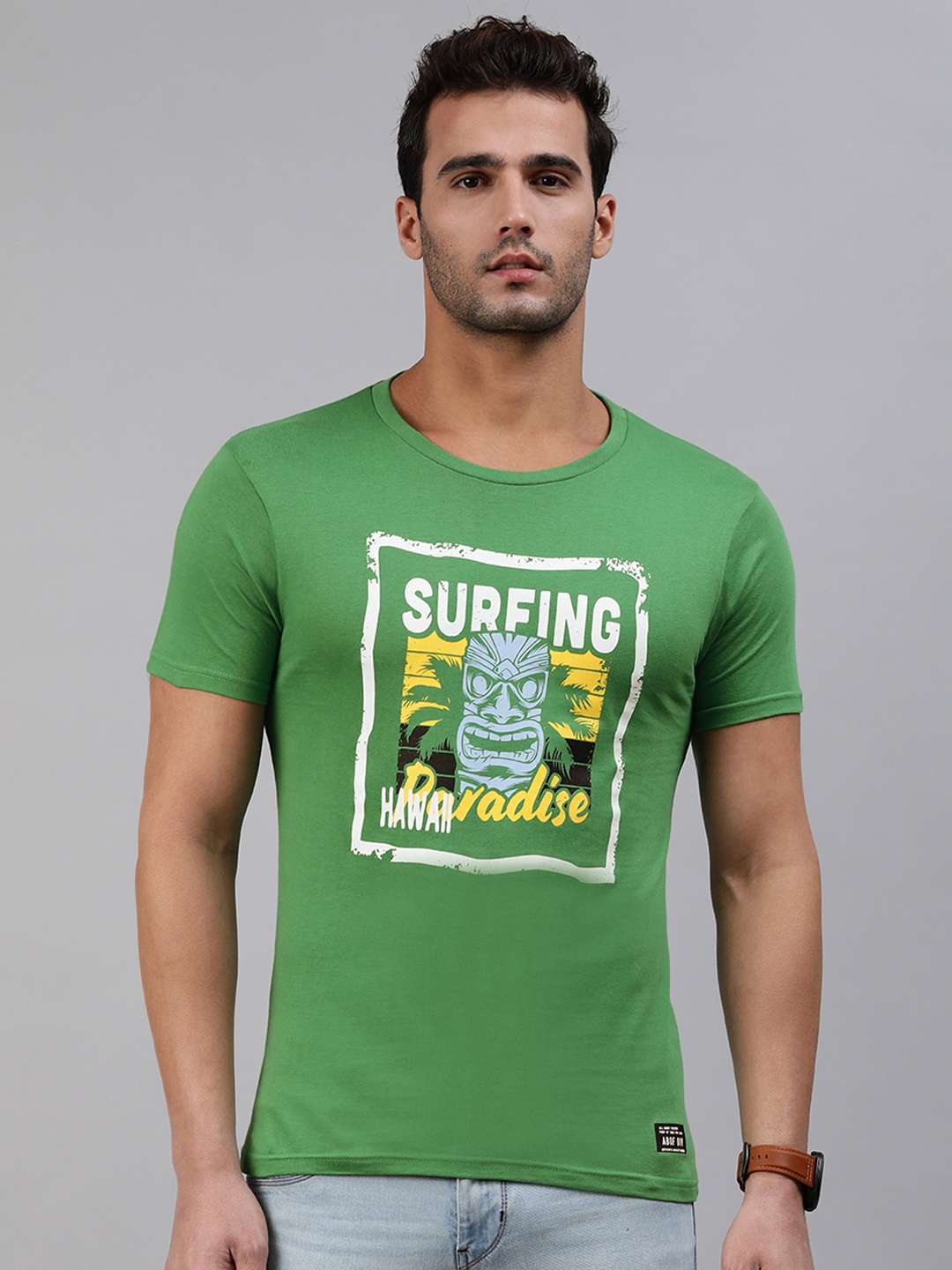 

abof Men Green Graphic Printed Pure Cotton Slim Fit Pure Cotton T-shirt