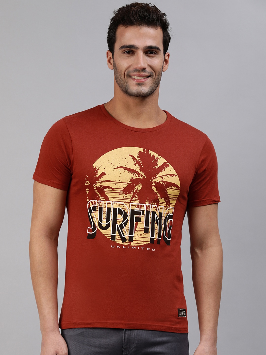 

abof Men Rust Red Printed Slim Fit Pure Cotton T-shirt