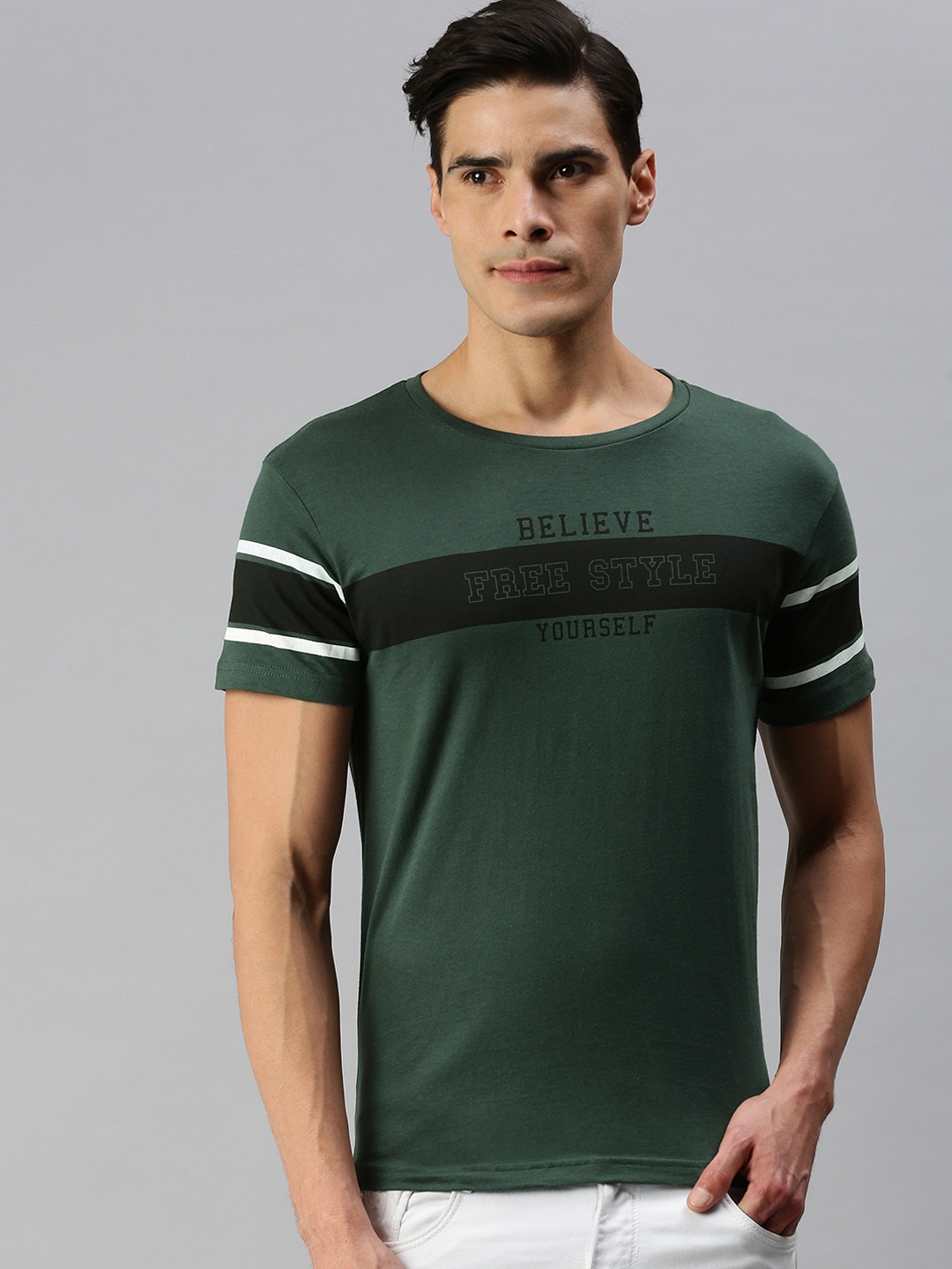 

abof Men Green & Black Printed Slim Fit T-shirt
