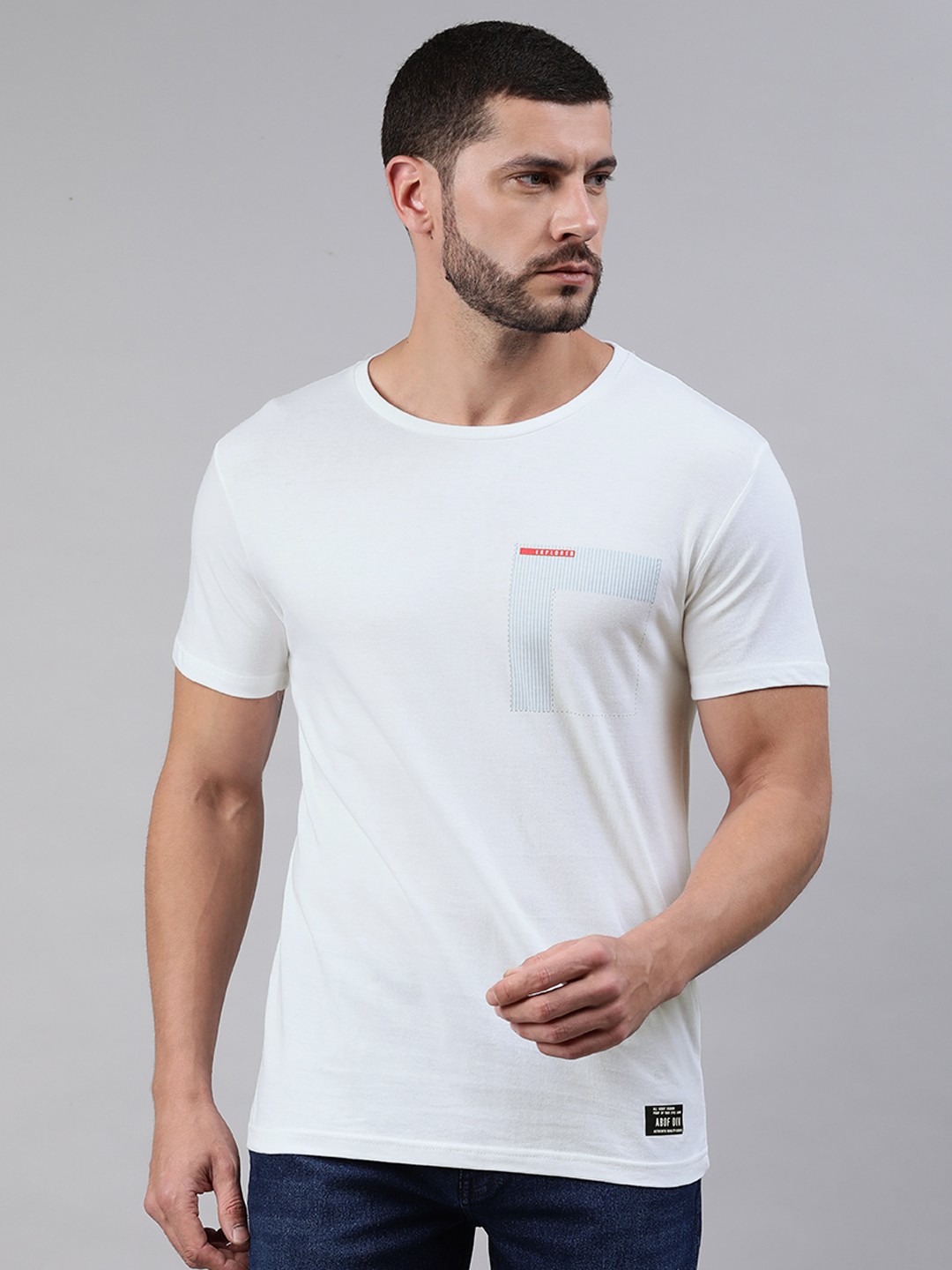 

abof Men White Graphic Printed Pure Cotton Casual T-shirt