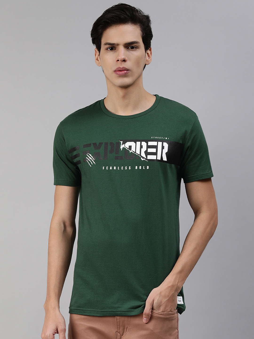 

abof Men Green White Typography Printed Pure Cotton T-shirt