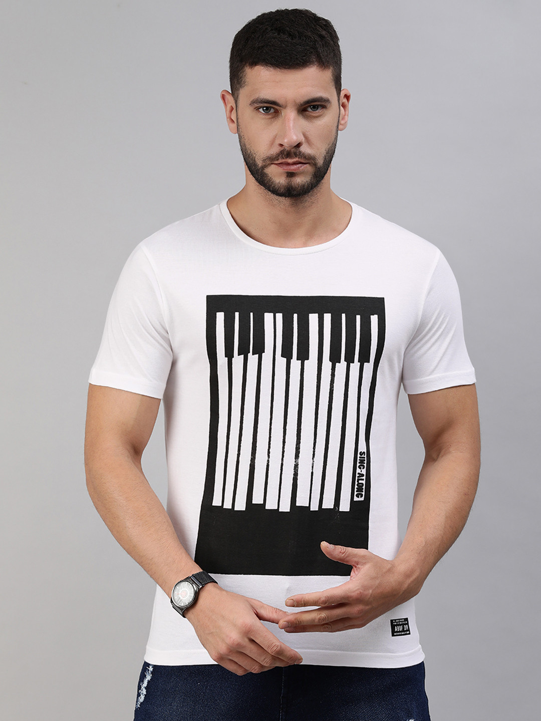 

abof Men White & Black Graphic Printed Pure Cotton T-shirt