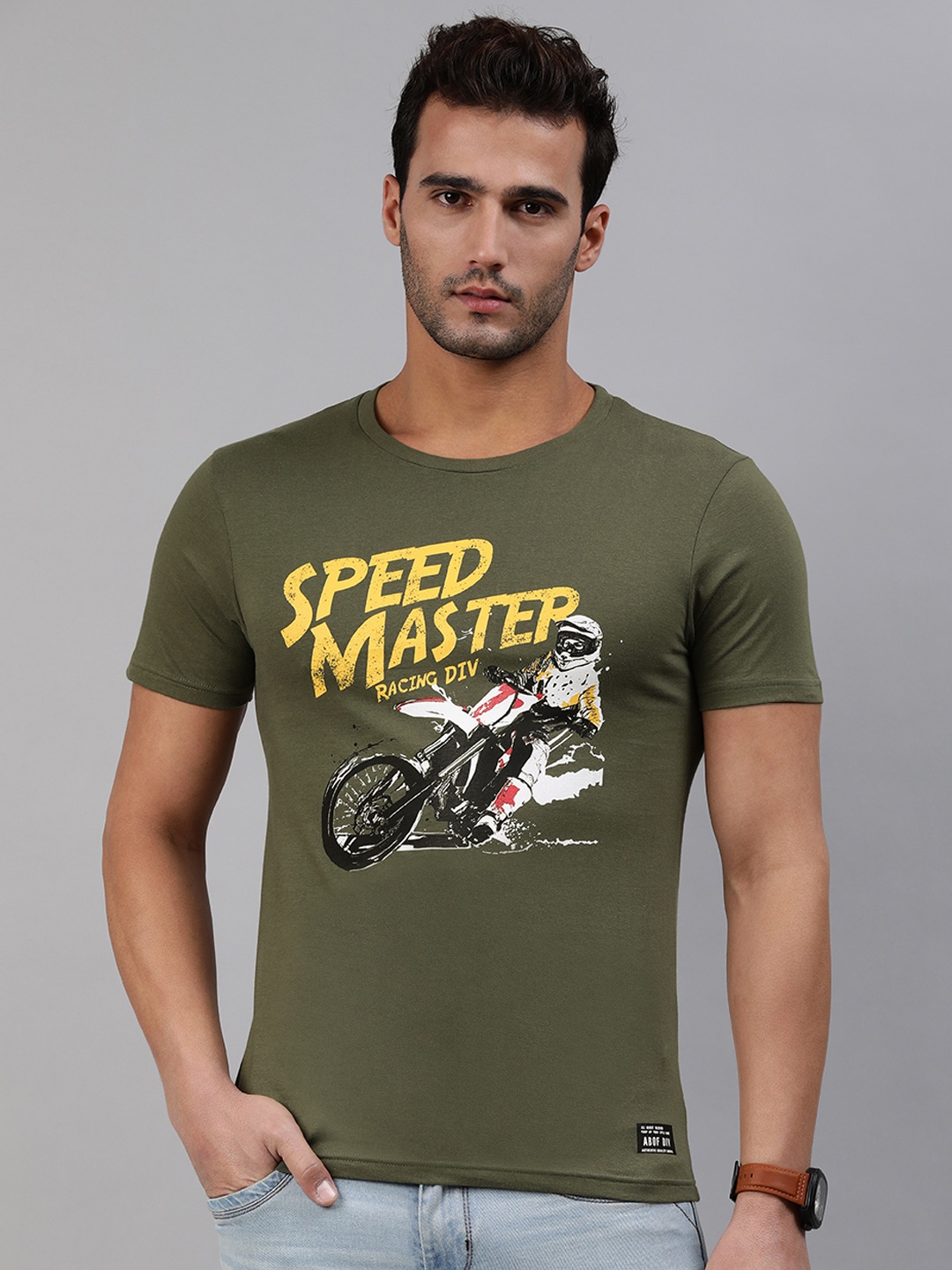 

abof Men Olive Green Graphic Printed Slim Fit Pure Cotton T-shirt