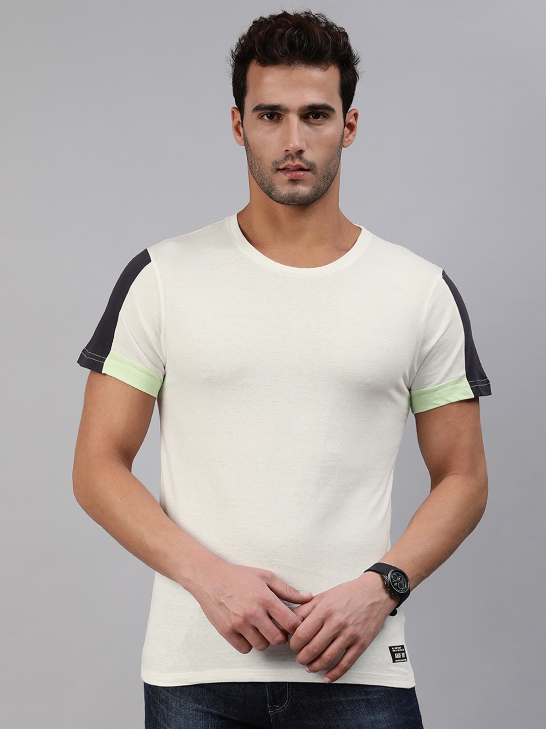 

abof Men Off White Solid Round Neck Pure Cotton T-shirt with Striped Sleeves