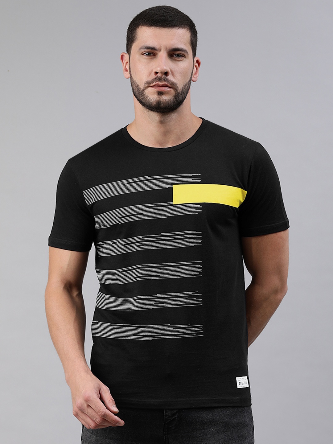 

abof Men Black Striped T-shirt