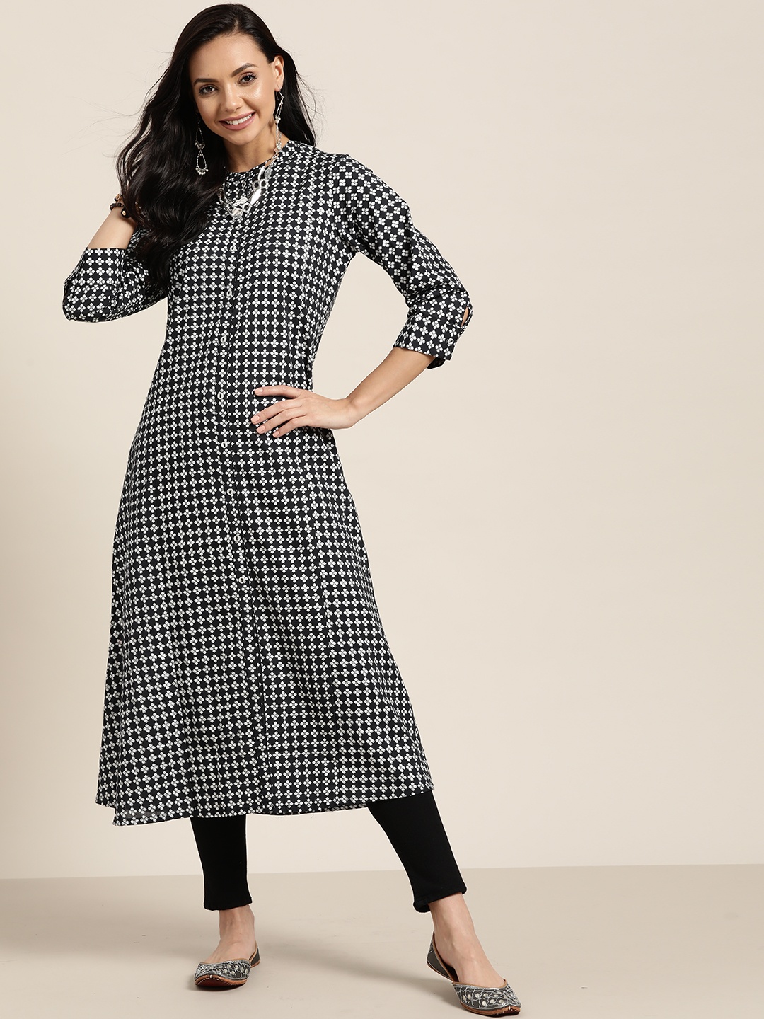 

Sangria Women Black & White Ethnic Motifs Printed Kurta