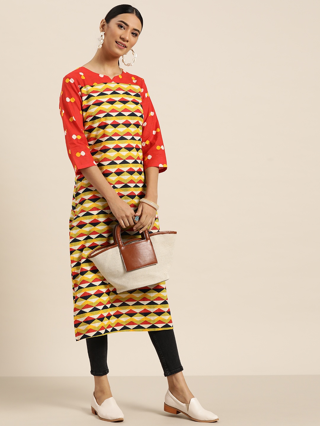 

Sangria Women Yellow & Black Pure Cotton Geometric Printed Kurta