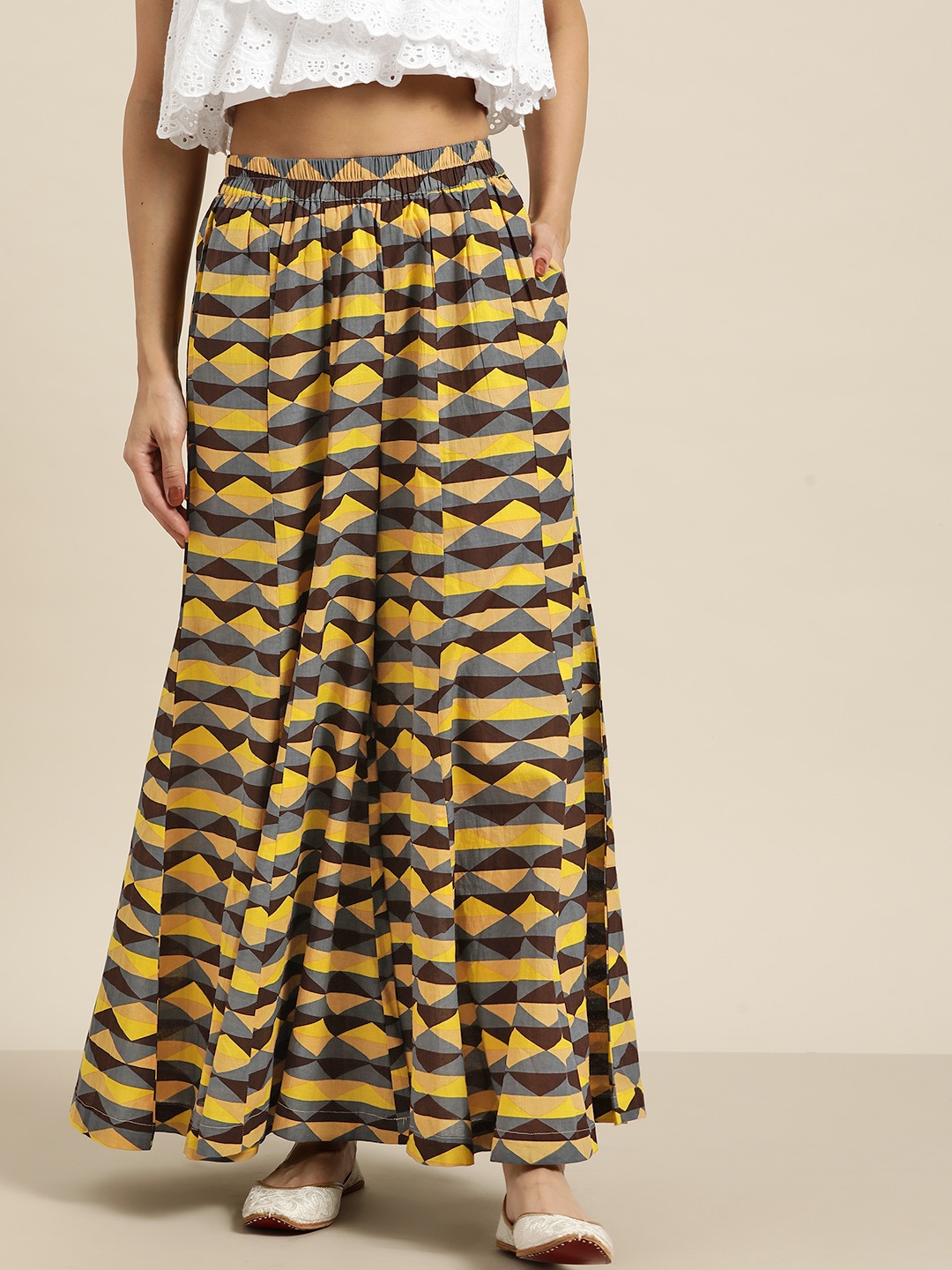 

Sangria Women Yellow & Grey Geometric Print Cotton Flared Palazzos