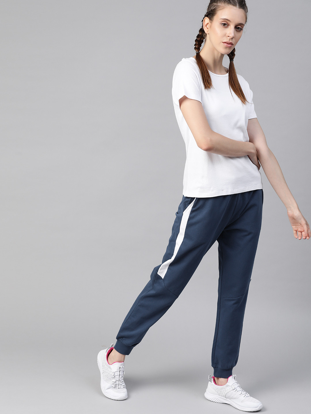 

HRX By Hrithik Roshan Women Light Blue Wing Teal Colourblock Slim Fit Lifestyle Joggers, Navy blue