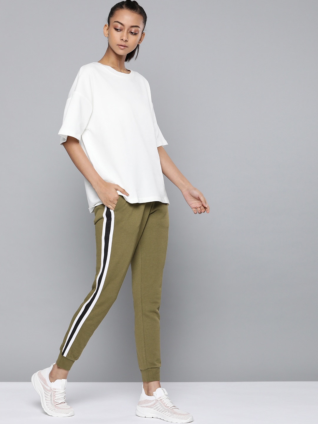

HRX By Hrithik Roshan Women Brunt Oliva Colourblock Slim Fit Bio-Wash Lifestyle Joggers, Olive