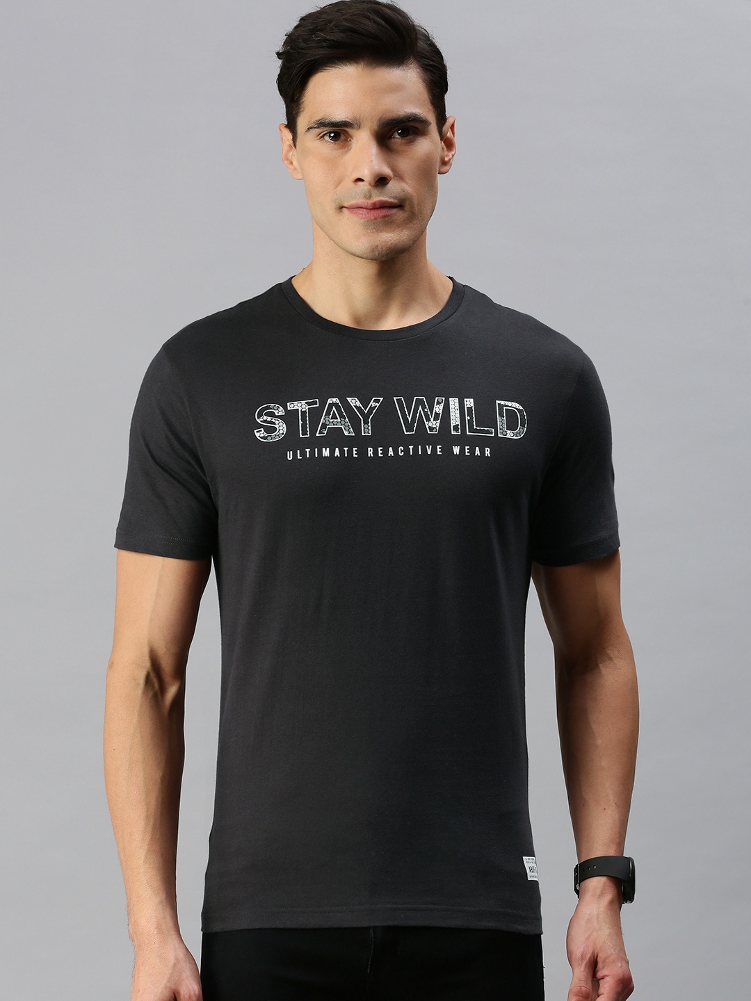 

abof Men Charcoal Grey Typography Printed Slim Fit Pure Cotton T-shirt
