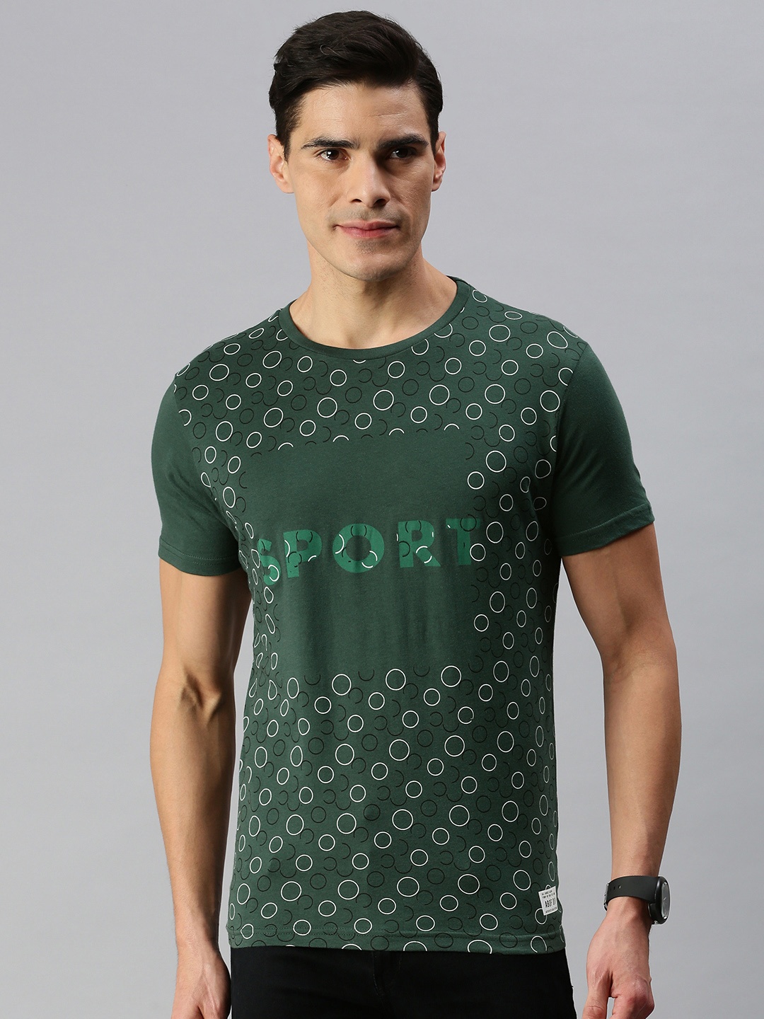 

abof Men Green Geometric And Typography Printed Pure Cotton Casual T-shirt