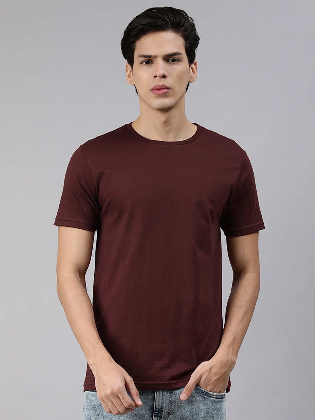 

abof Men Maroon Solid Pure Cotton T-shirt
