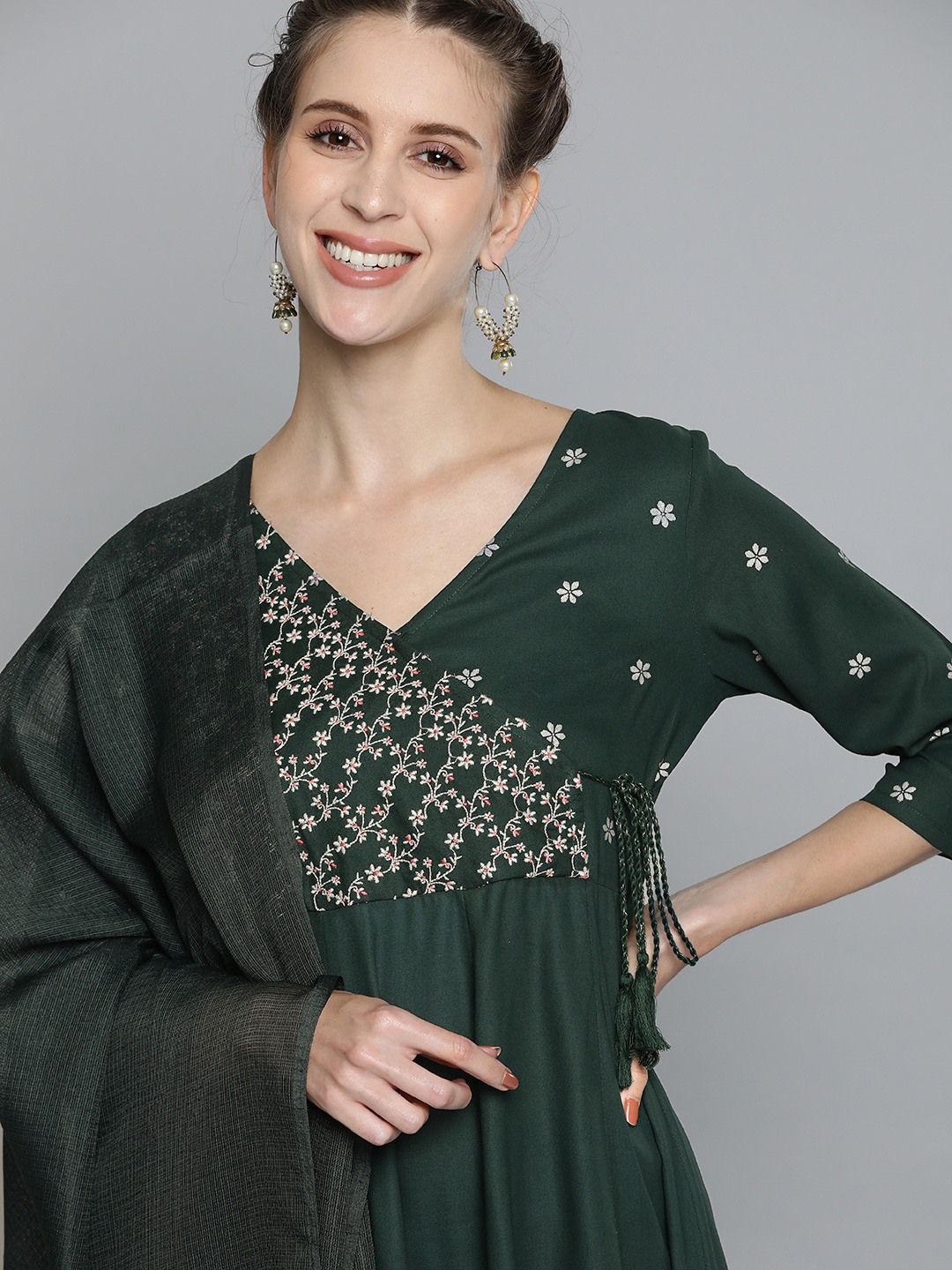 

HERE&NOW Floral Viscose Rayon Kurta Set, Green