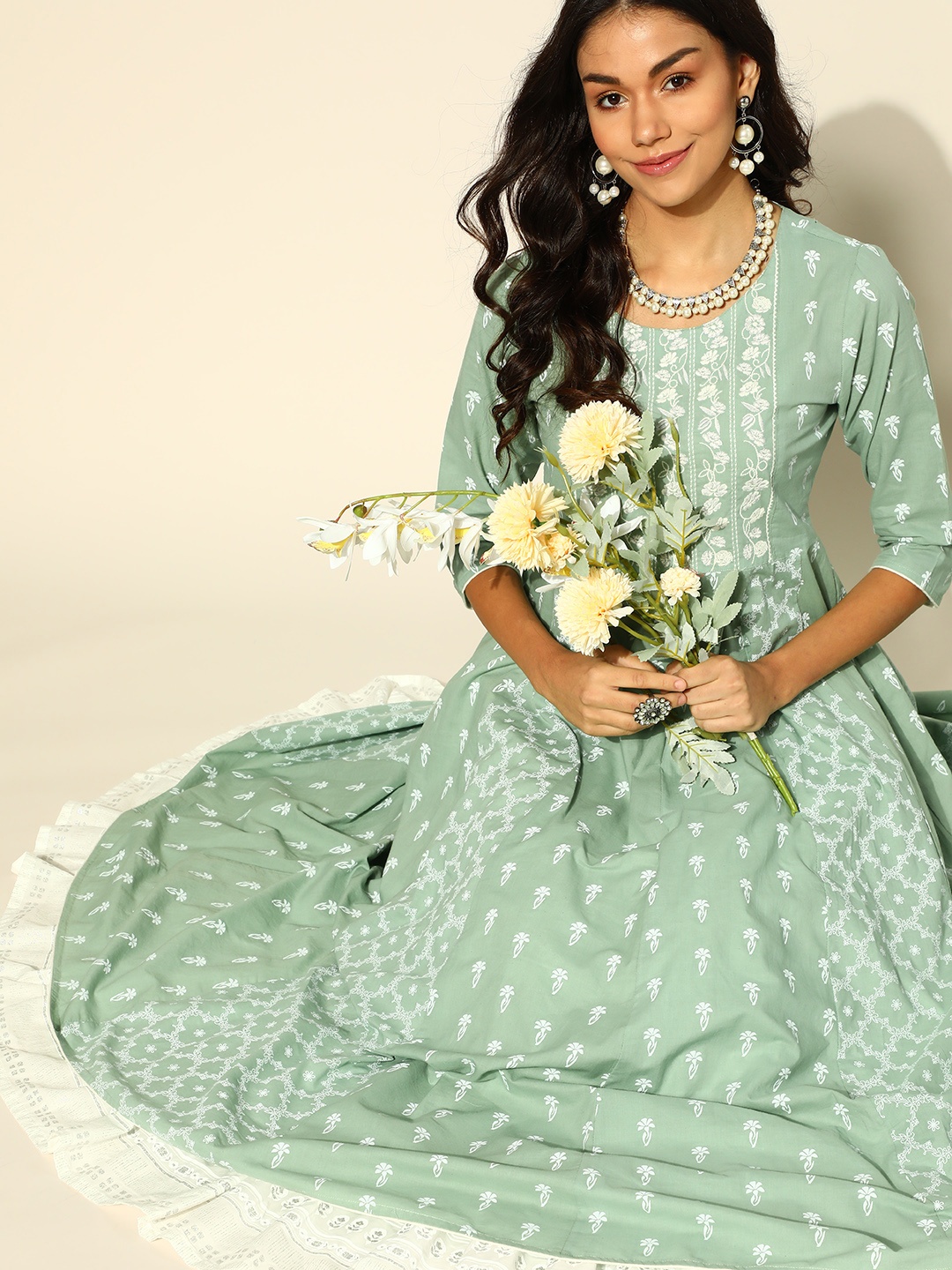 

HERE&NOW Women Green & White Ethnic Motifs Printed Thread Work Cotton Kurta