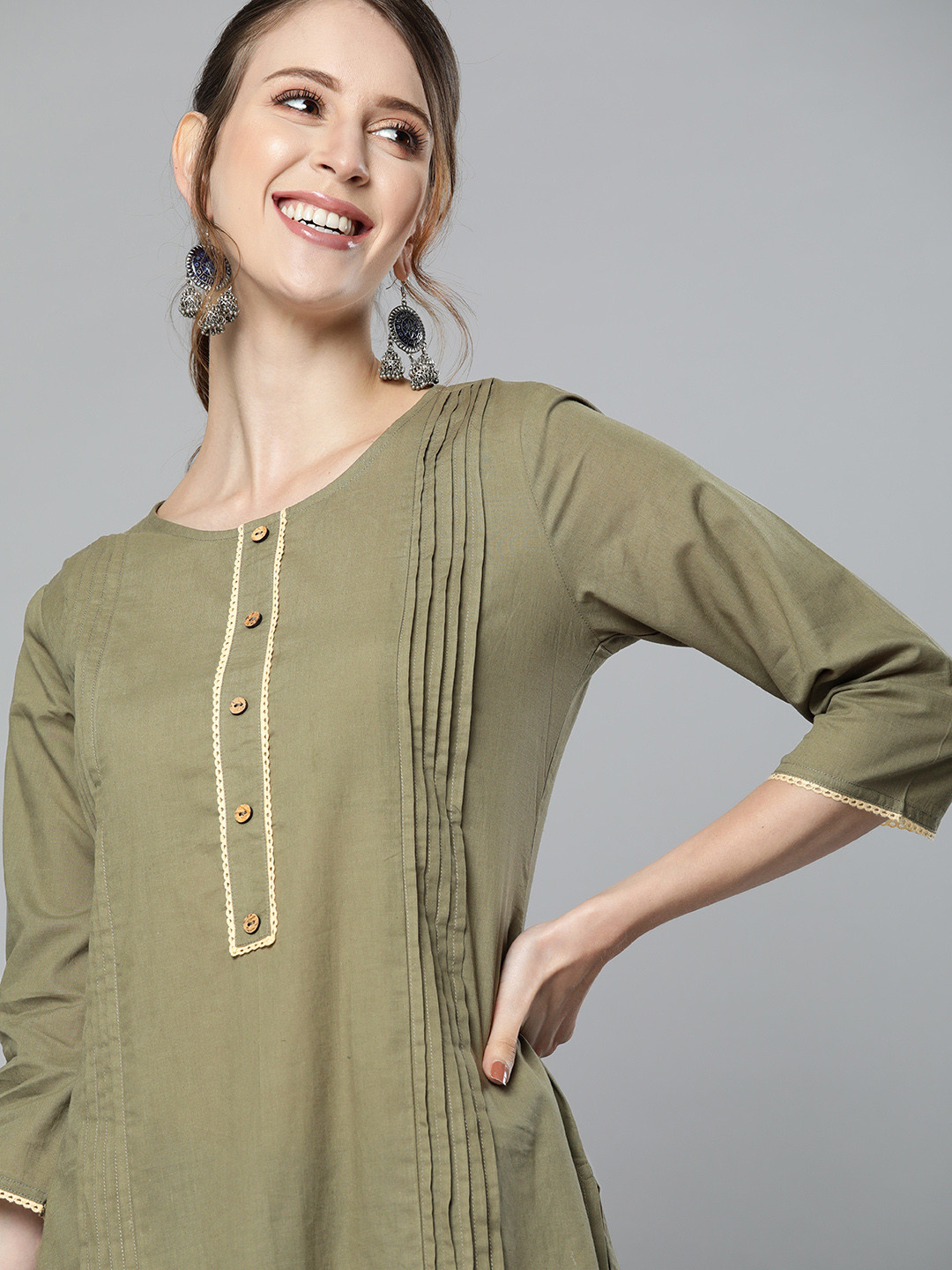 

HERE&NOW Women Green Solid Kurta