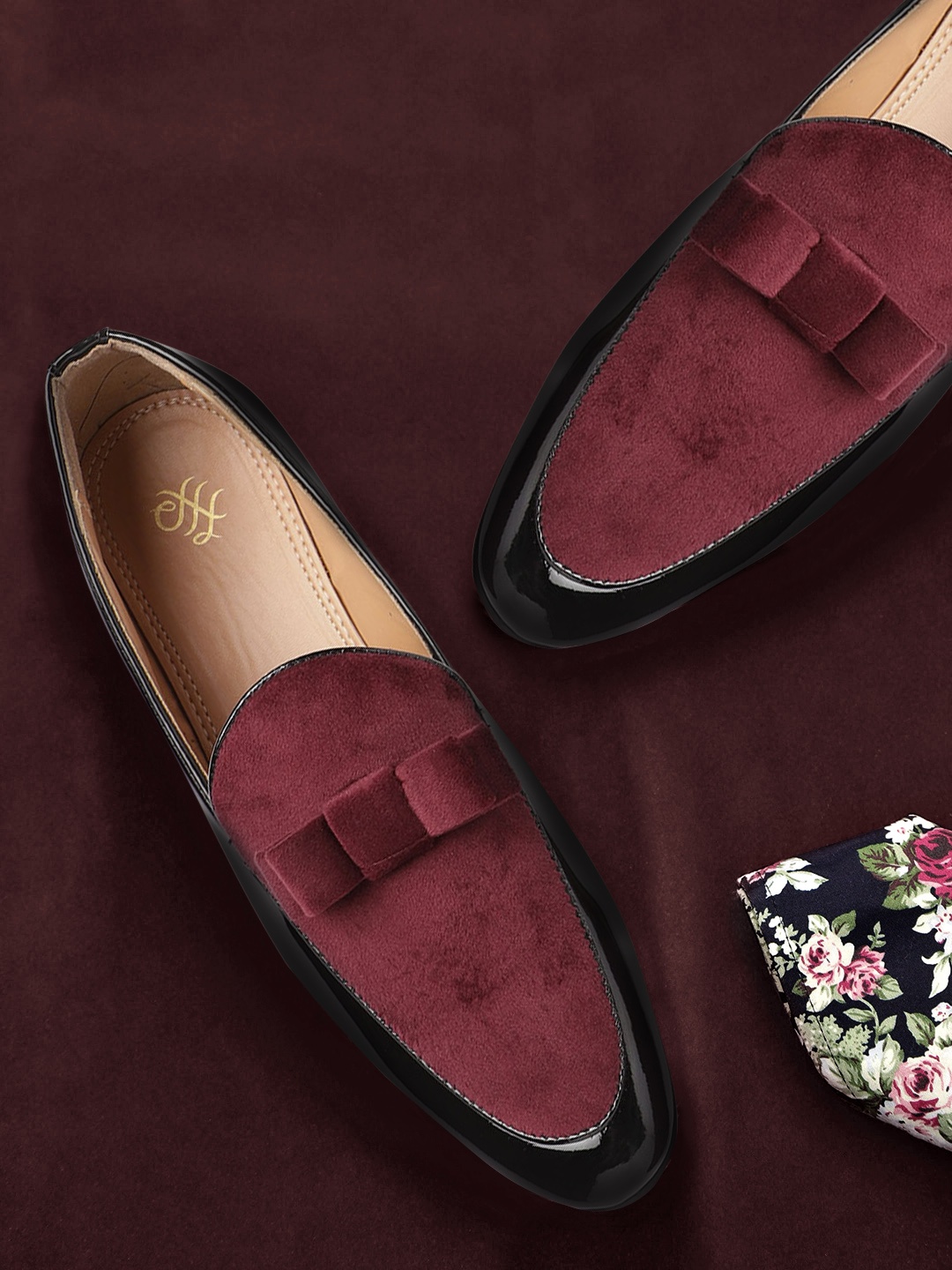 

House of Pataudi Men Black & Pink Colourblocked Handcrafted Loafers