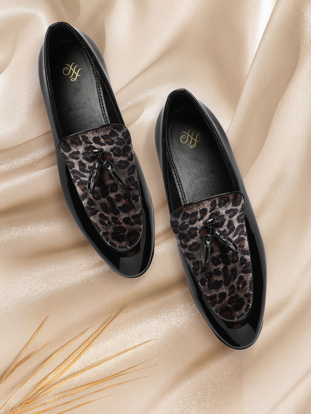 

House of Pataudi Men Black & Brown Leopard Print Handcrafted Tasselled Loafers