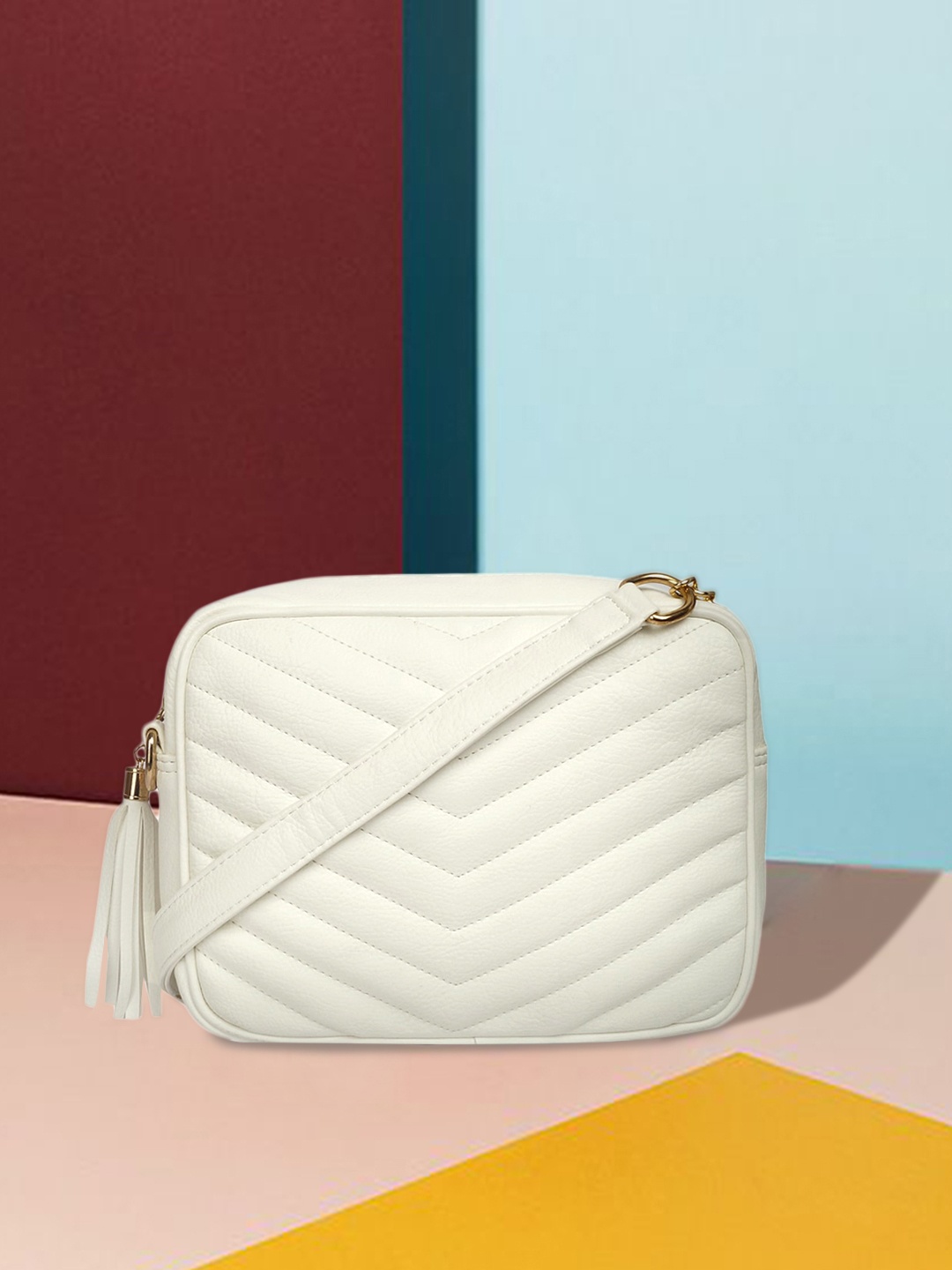 

Lychee bags White Quilted Handheld Bag