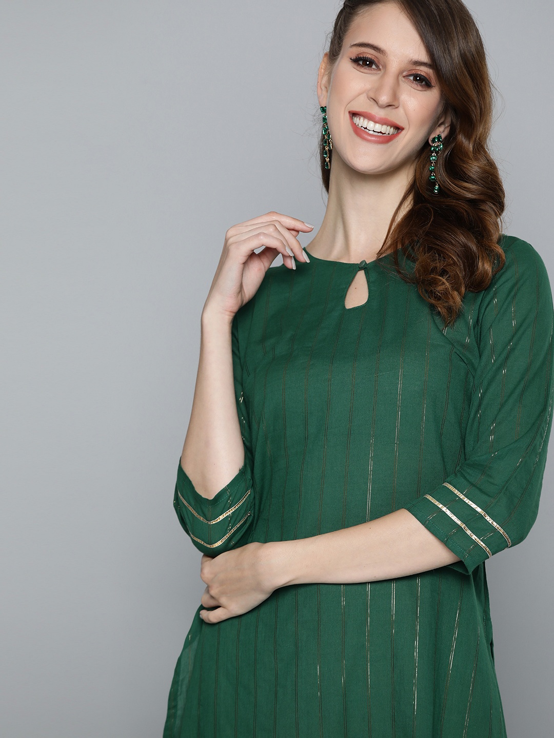 

HERE&NOW Women Green & Golden Striped Keyhole Neck Pure Cotton Straight Kurta