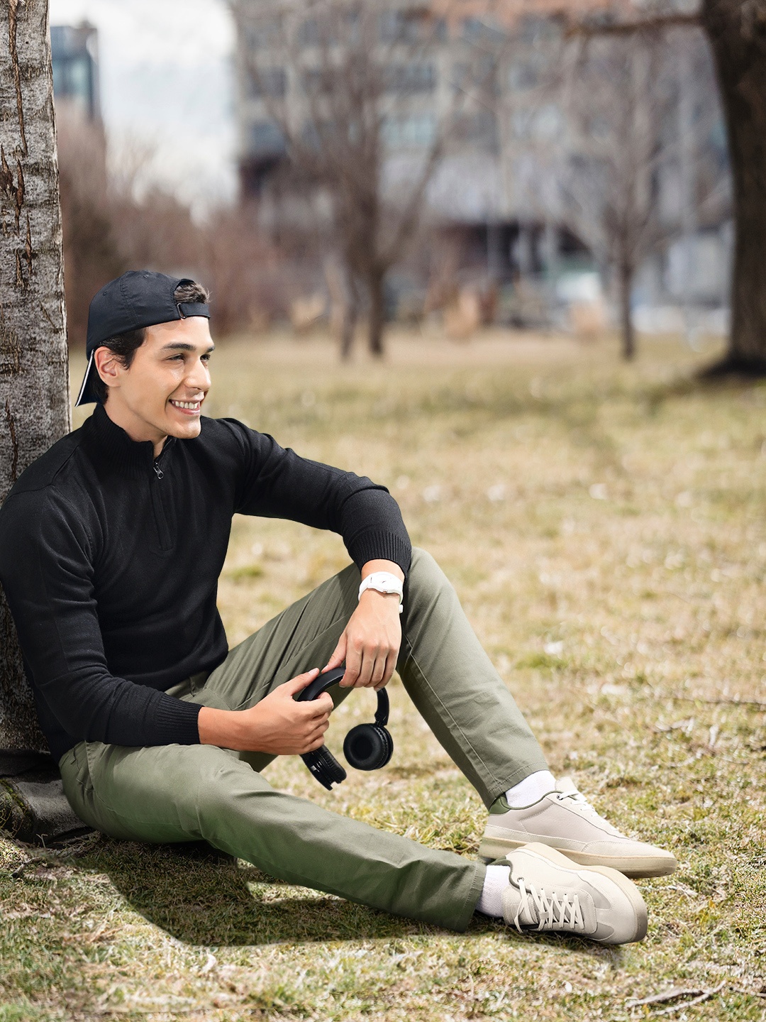 

Harvard Men Black Solid Pullover