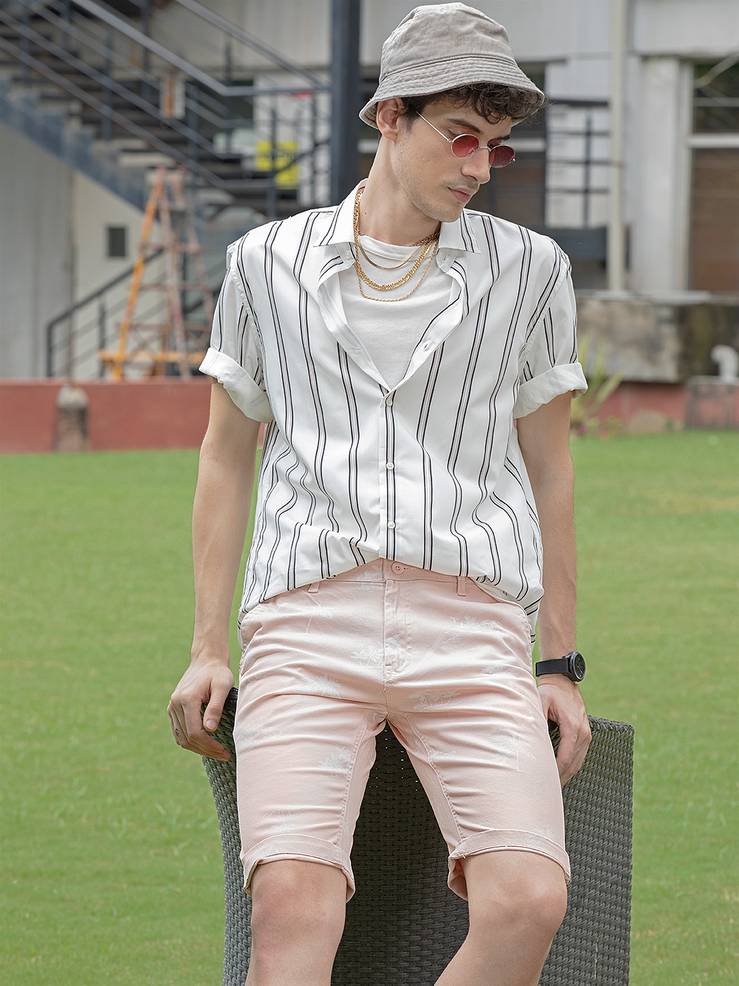 

HIGHLANDER Men Pink Printed Slim Fit Mid-Rise Regular Shorts