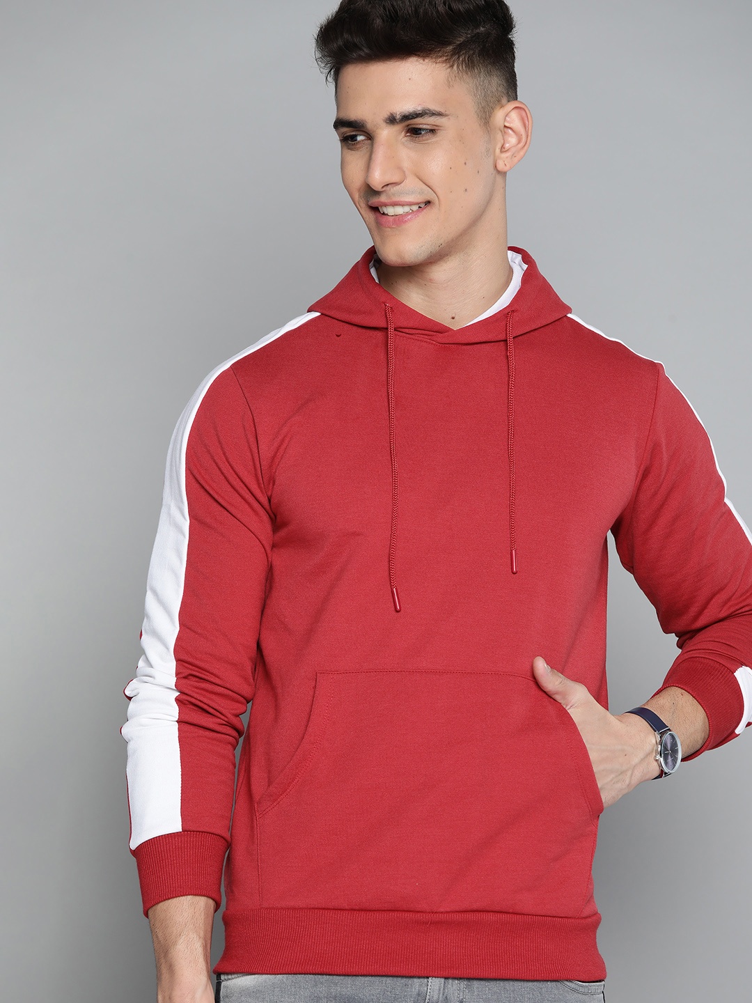

Mast & Harbour Men Maroon & White Hooded Sweatshirt