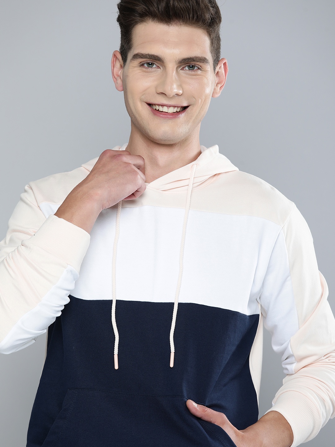 

Mast & Harbour Men White & Navy Blue Colourblocked Hooded Sweatshirt