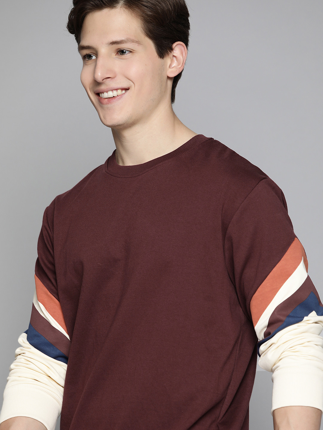 

Mast & Harbour Men Maroon & Cream-Coloured Solid Sweatshirt