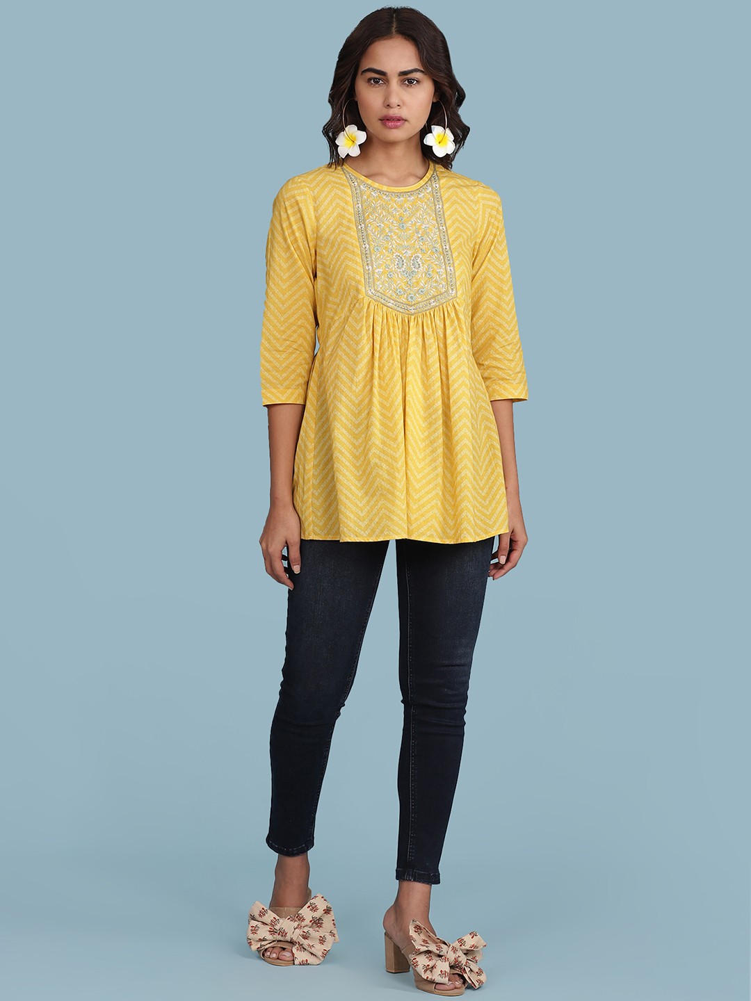 

aarke Ritu Kumar Yellow & Off White Chevron Printed Pleated Kurti