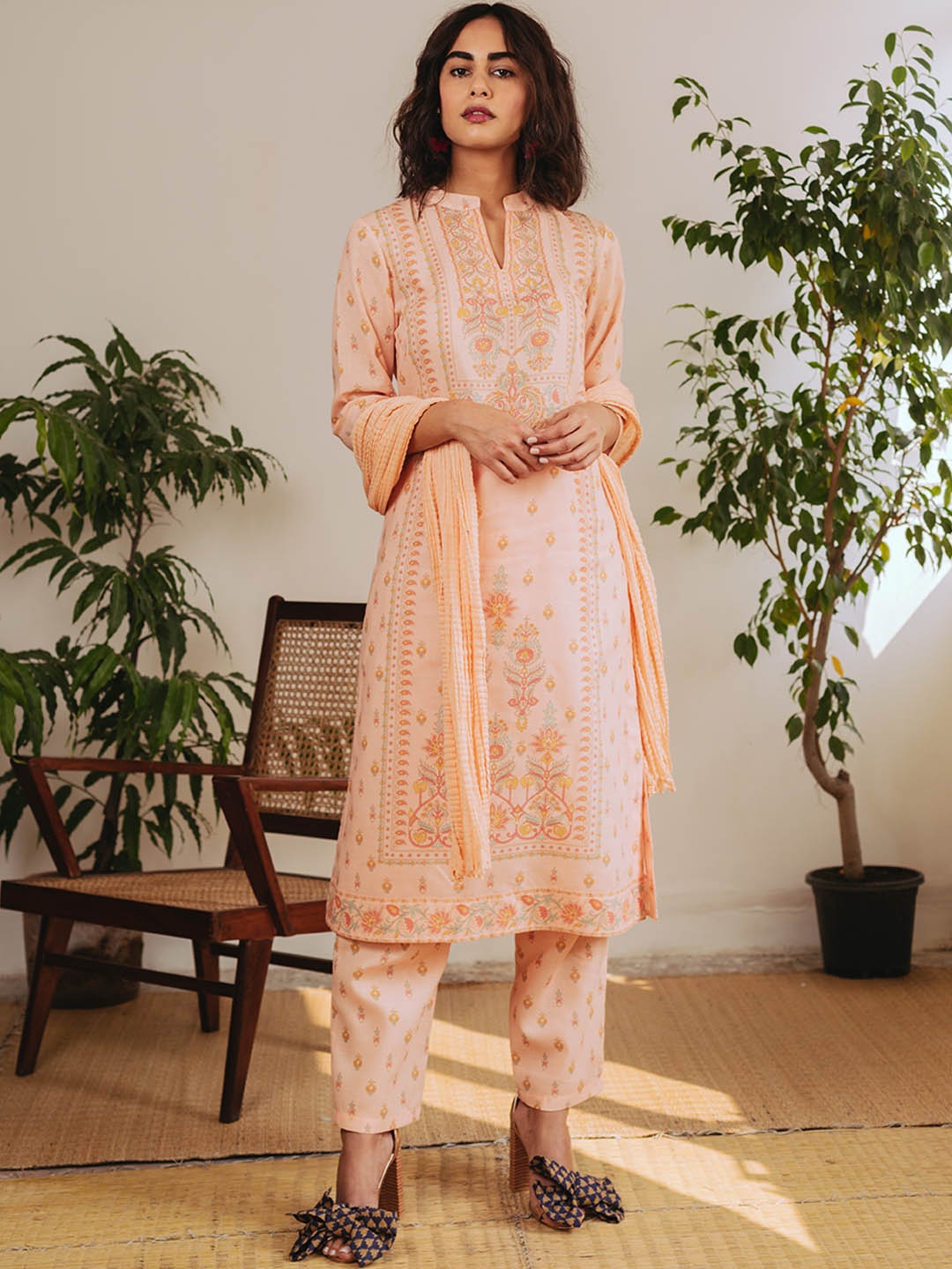 

aarke Ritu Kumar Women Peach-Coloured Ethnic Printed Kurta with Trousers & With Dupatta