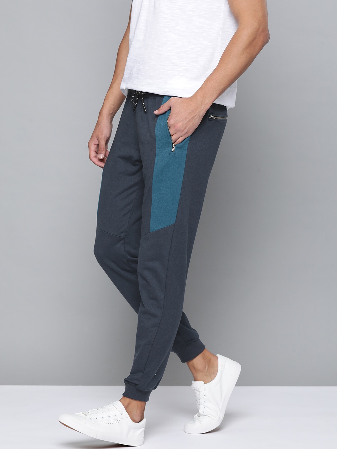 

Mast & Harbour Men Blue Solid Cotton Joggers