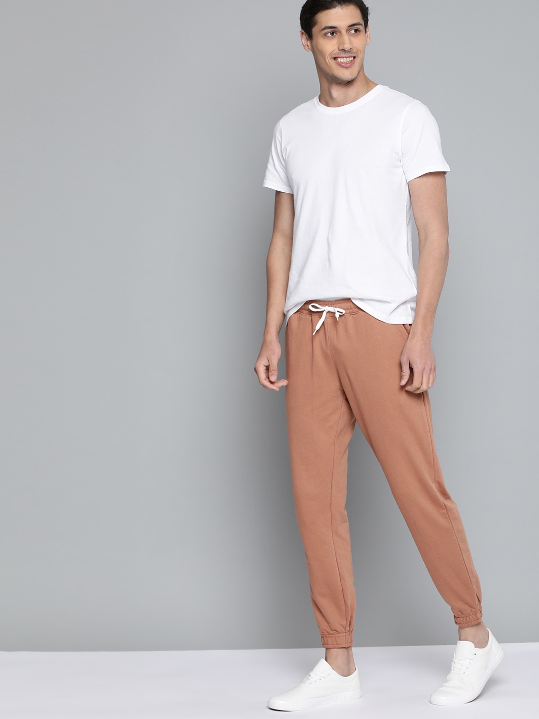 

Mast & Harbour Men Brown Solid Joggers
