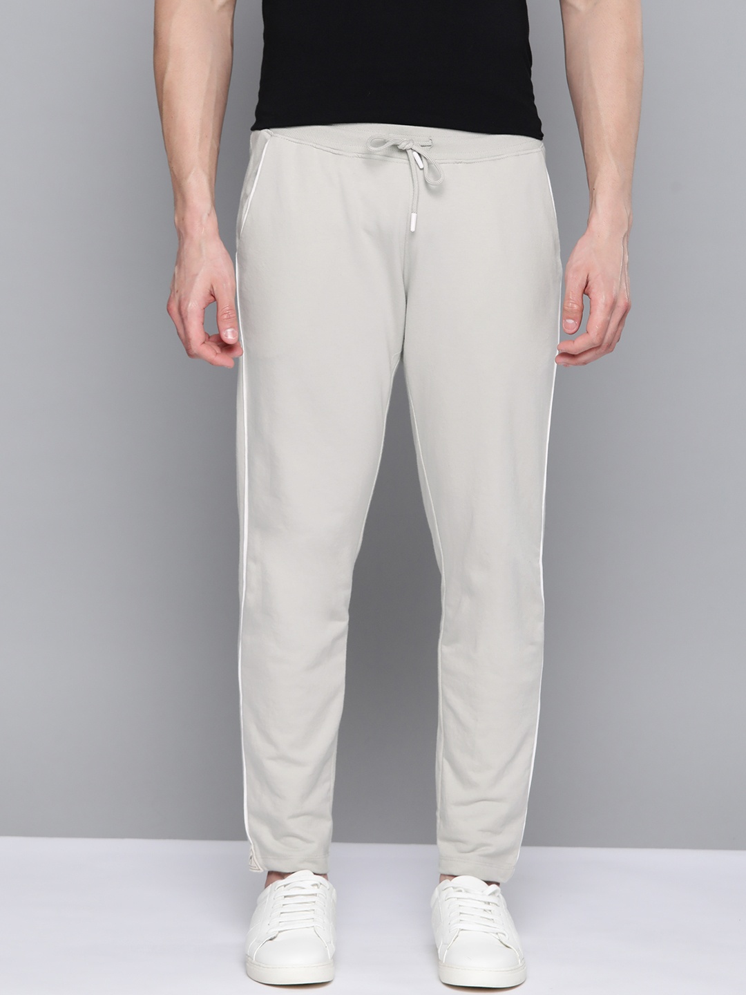 

Mast & Harbour Men Light Grey Solid Track Pants