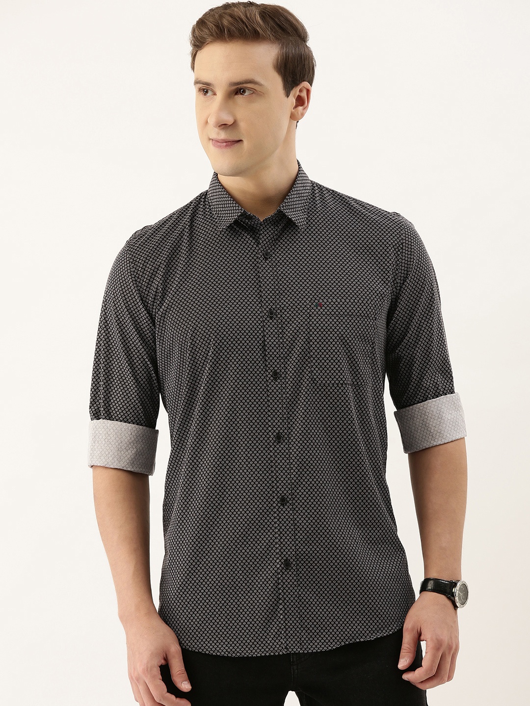 

Peter England Casuals Men Black & White Slim Fit Floral Printed Pure Cotton Shirt