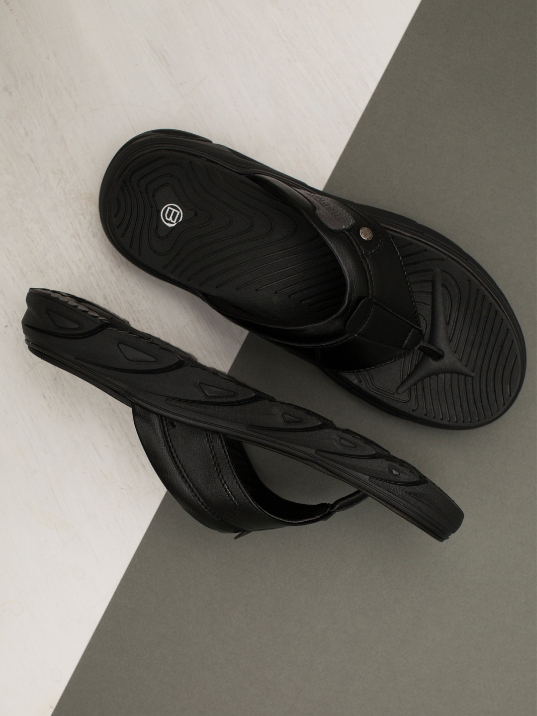 

Big Fox Men Black Slip-On