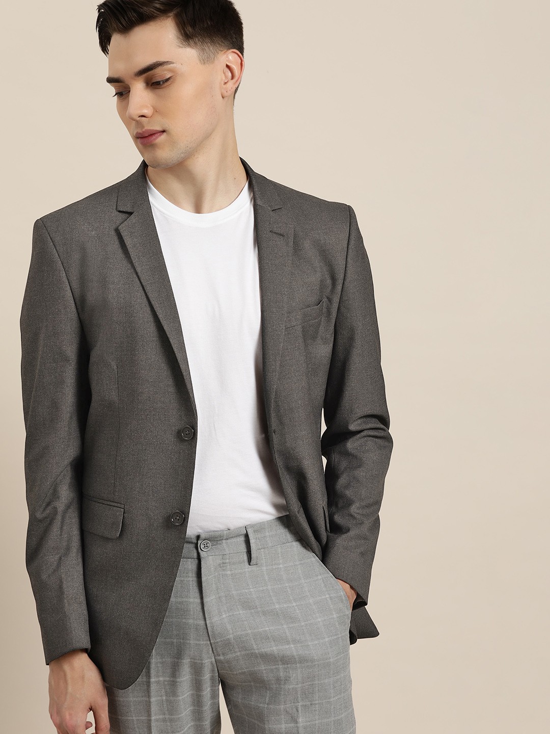 

INVICTUS Men Charcoal Grey Slim Fit Solid Smart Casual Blazer