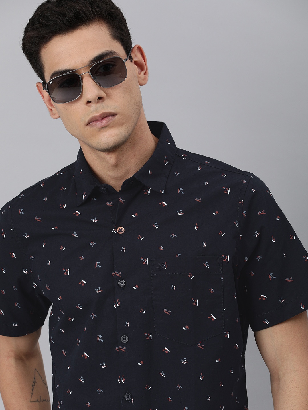 

WROGN Men Navy Blue & Red Floral Printed Slim Fit Casual Shirt