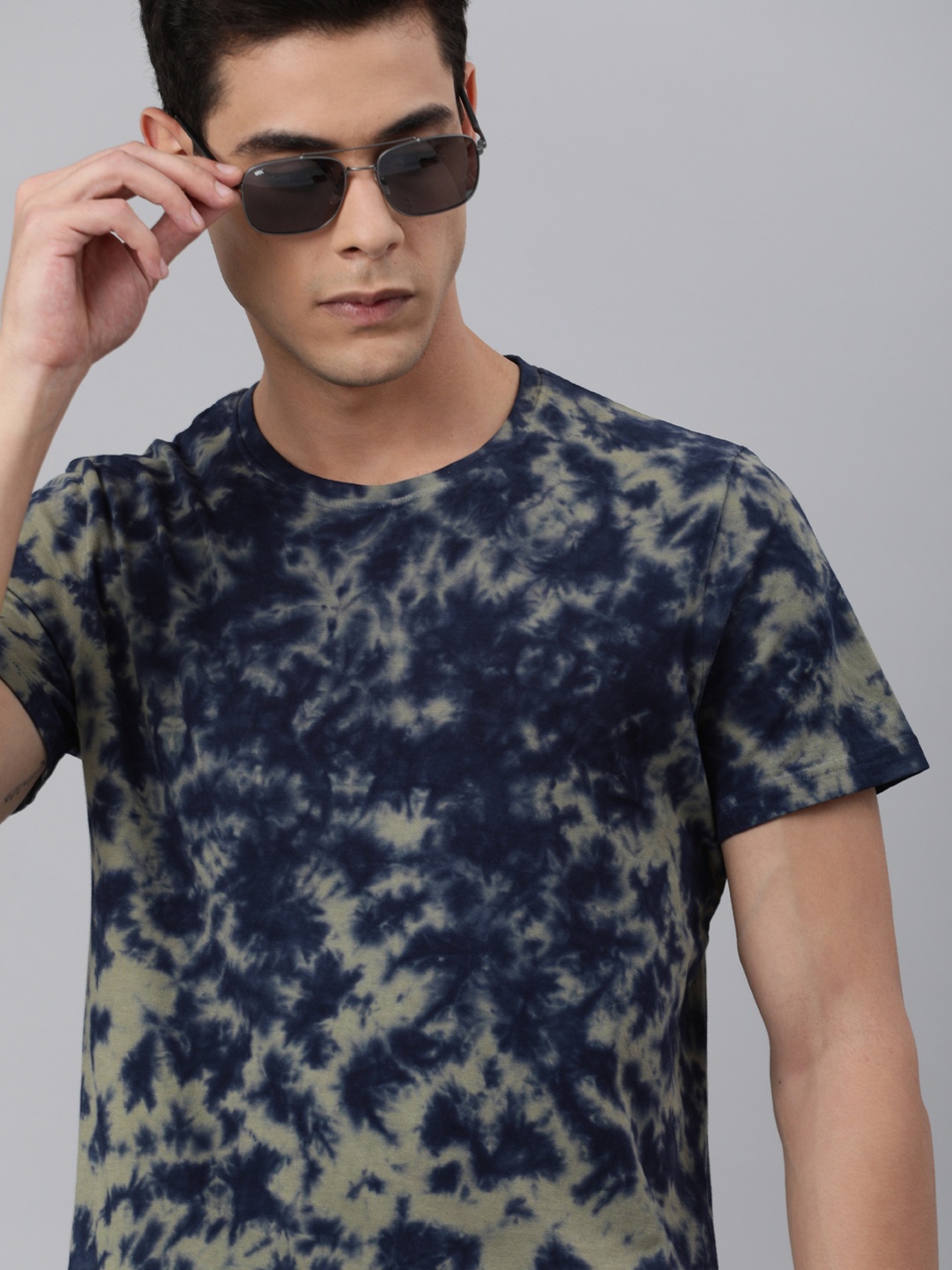 

WROGN Men Navy Blue Beige Tie and Dye Dyed Slim Fit Pure Cotton T-shirt