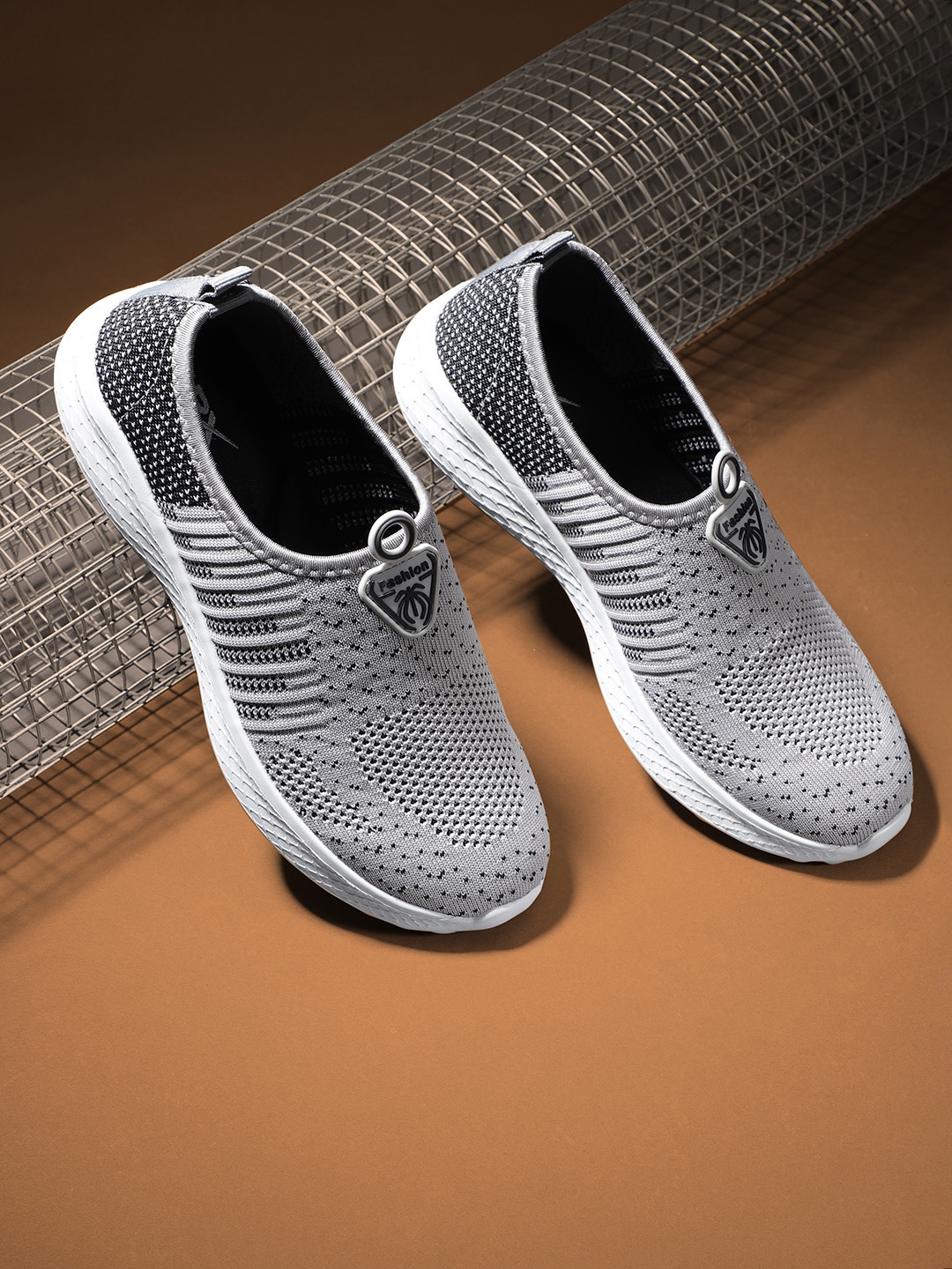 

HRX by Hrithik Roshan Women Grey & Black Woven Design Walking Shoes
