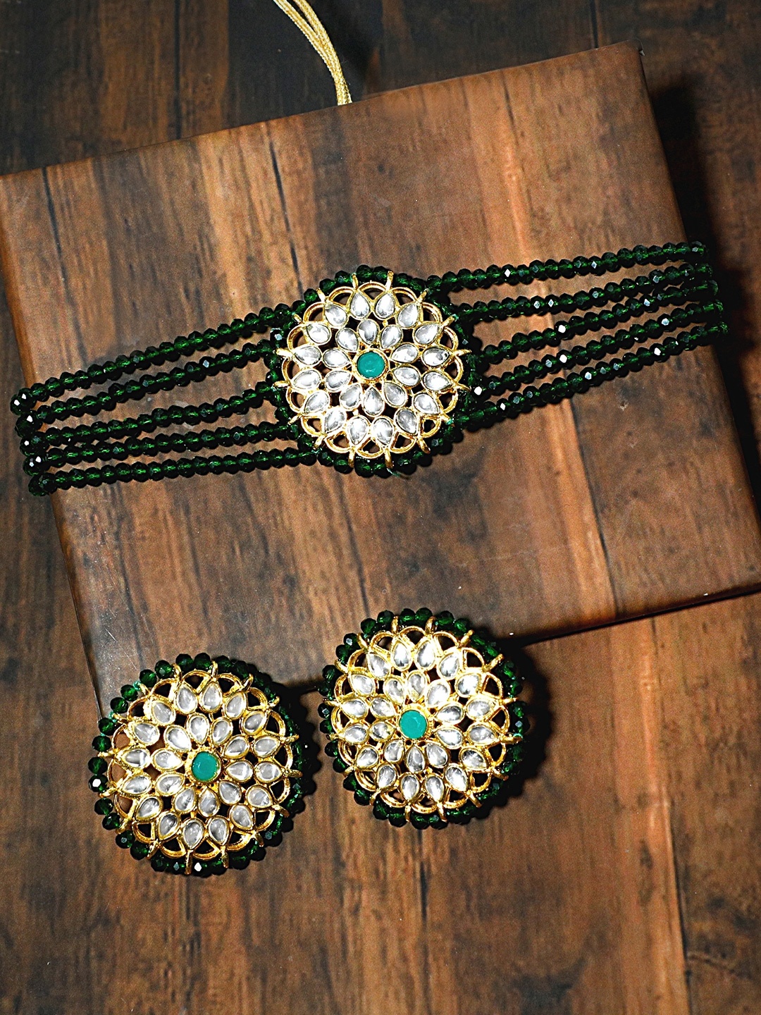 

KARATCART Green Gold-Plated Crystal Kundan-Studded & Beaded Handcrafted Jewellery Set