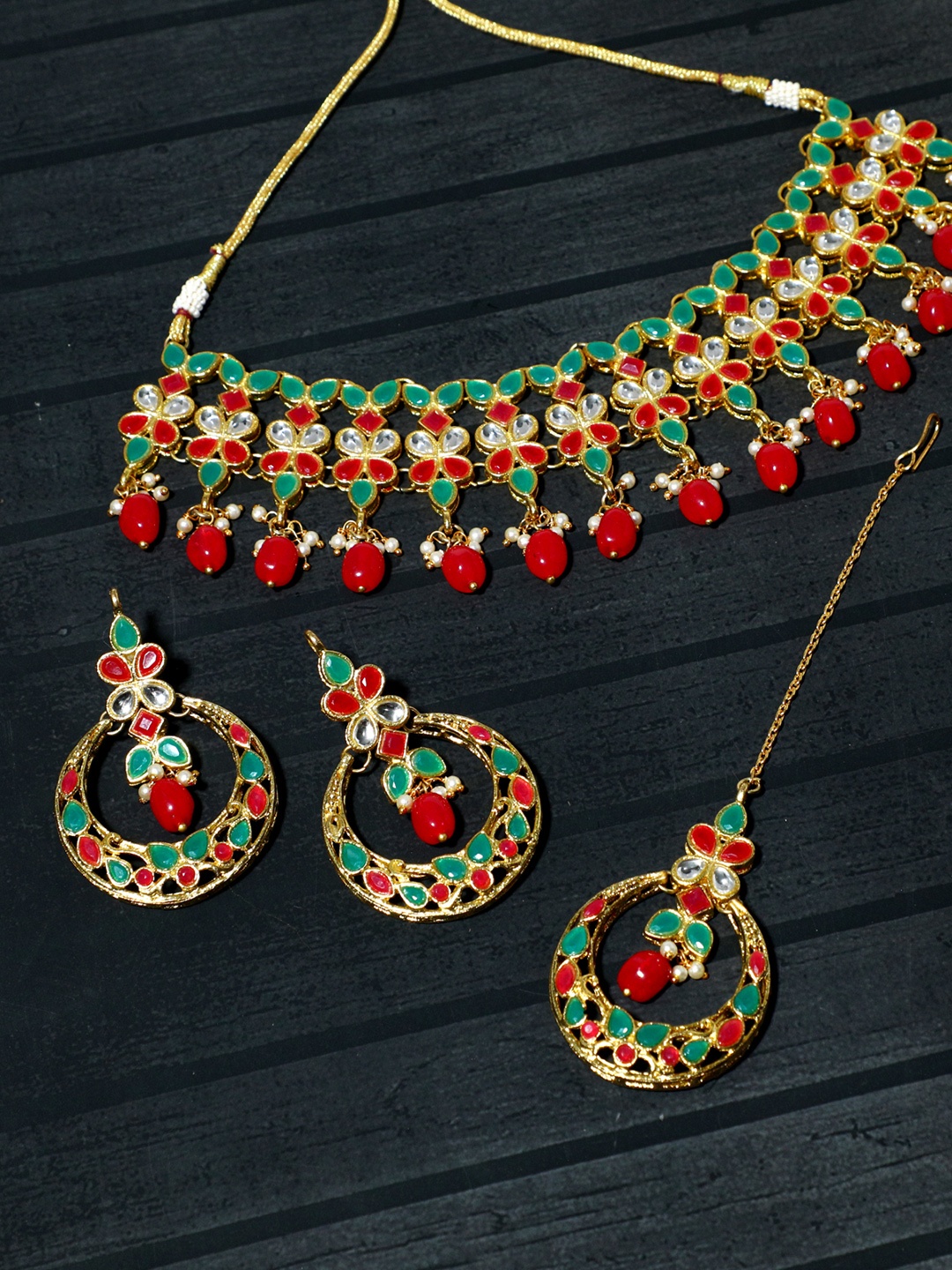 

KARATCART Gold-Plated Red & Green Kundan-Studded Beaded Handcrafted Jewellery Set