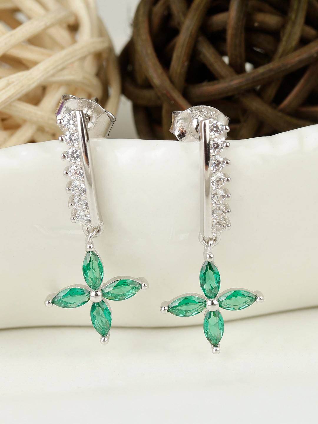 

GIVA 925 Sterling Silver Rhodium Plated Emerald Green Flower Earrings