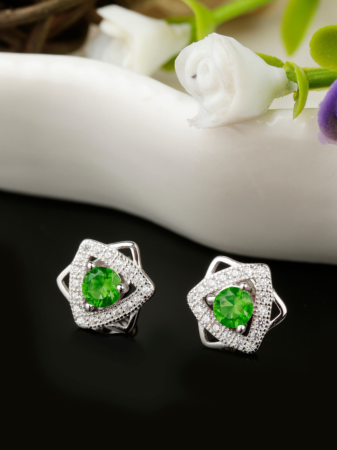 

GIVA 925 Sterling Silver Rhodium Plated Emerald Green Star Earrings