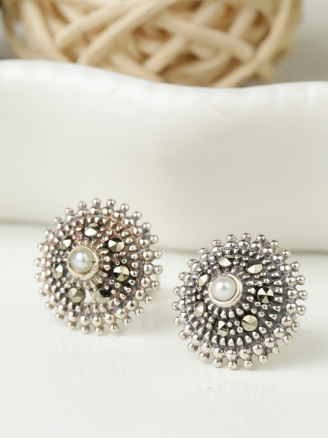 

GIVA 925 Sterling Silver Oxidised Pearl Mandala Studs